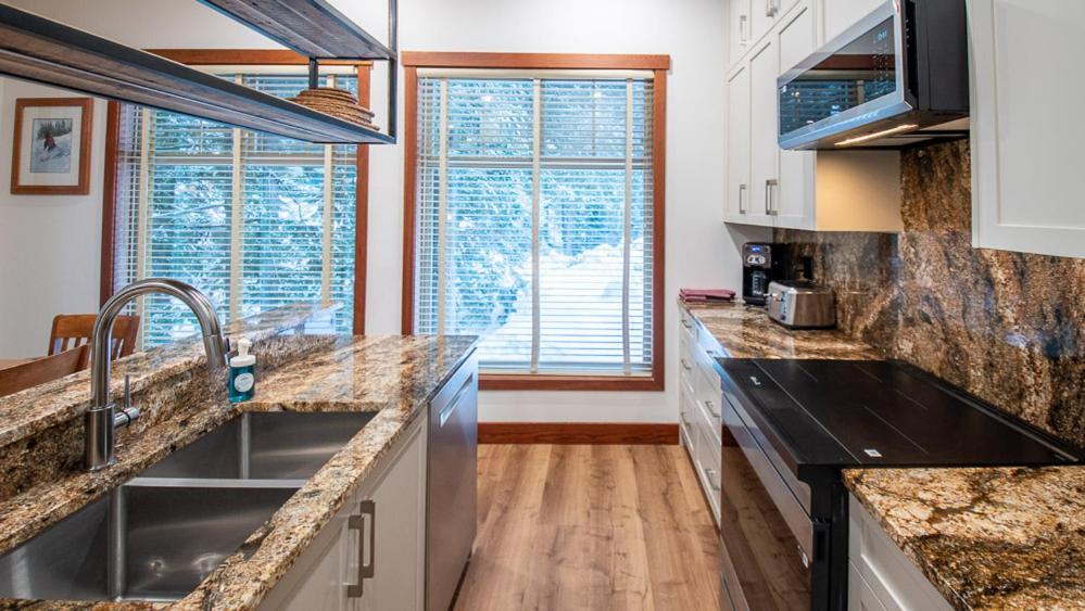 Snow Creek Lodge By Fernie Lodging Co Εξωτερικό φωτογραφία